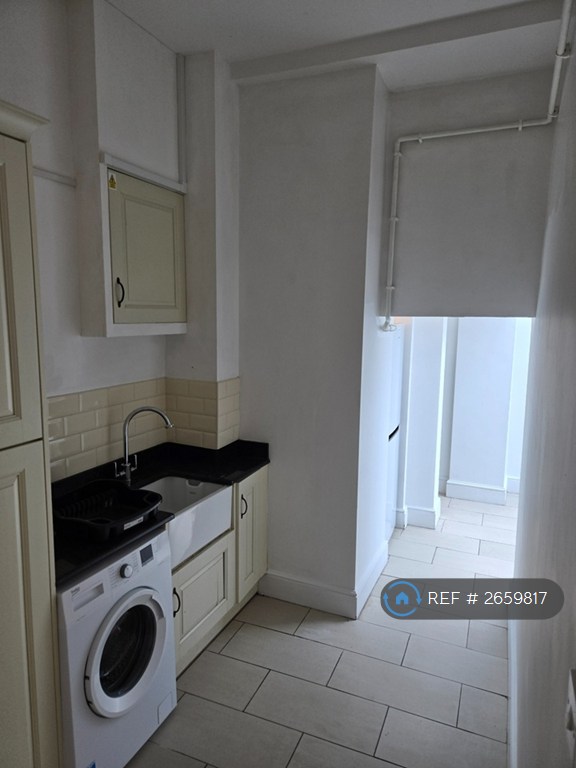 9 bedroom house in Bryn Road, Brynmill, Swansea, SA2 (9 bed) (#2659817)