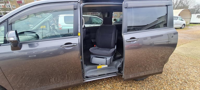 TOYOTA NOAH WELCAB WITH DISABILITY / DISABLED ACCESS SEAT