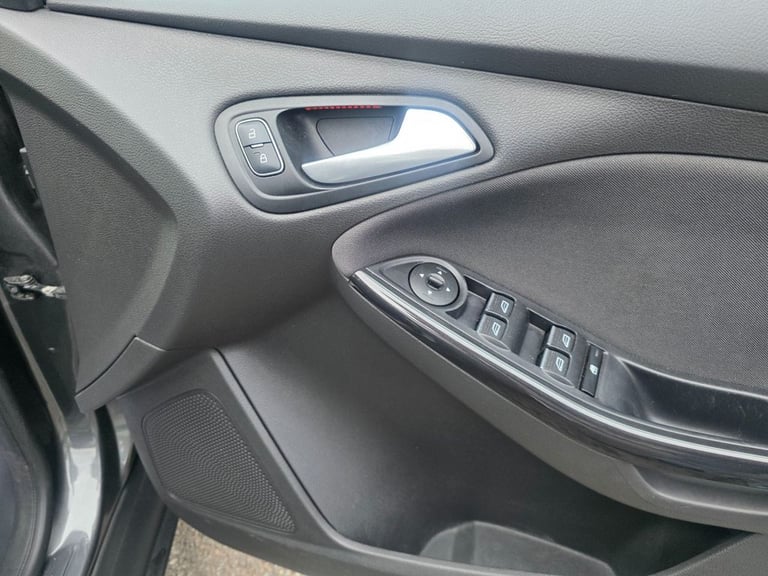 2016 Ford Focus 1.0 EcoBoost 125 Titanium 5dr Auto HATCHBACK PETROL Automatic
