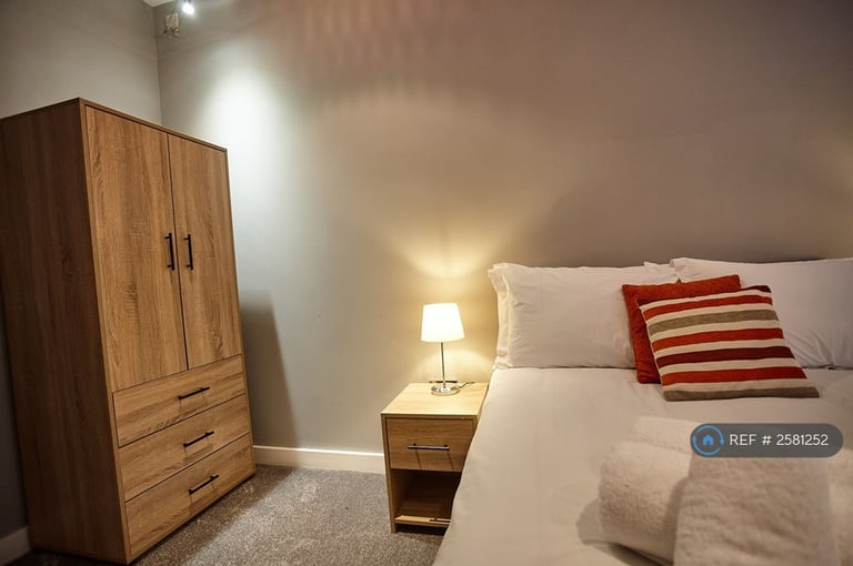 2 bedroom flat in Malta Street, Manchester, M4 (2 bed) (#2581252)