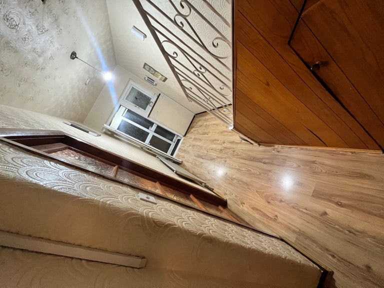 A double room - An Excellent Large Bright Double bedroom - 3mins to the train station for £150p/w