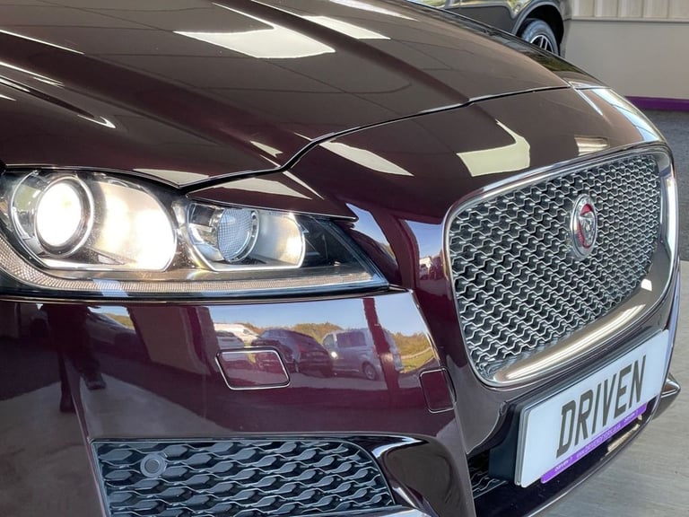 2017 Jaguar XF 2.0d Portfolio Saloon 4dr Diesel Auto Euro 6 (s/s) (180 ps) Saloon Diesel Automatic