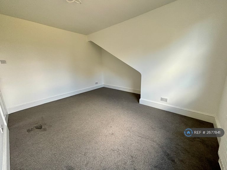 2 bedroom flat in Overnhill Road, Bristol, BS16 (2 bed) (#2677841)