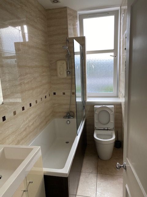 Desirable and spacious, Traditional granite , 2 bedroom Flat in sought after West End location 