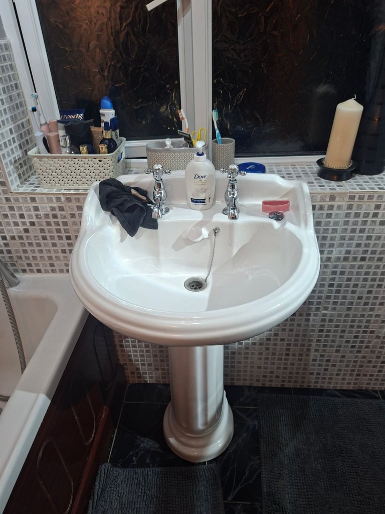 Bathtoom suite Immaculate 