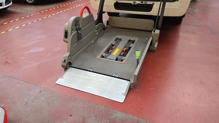  Nissan Elgrand Caravan twin mobility Chair auto lift Petrol Automatic
