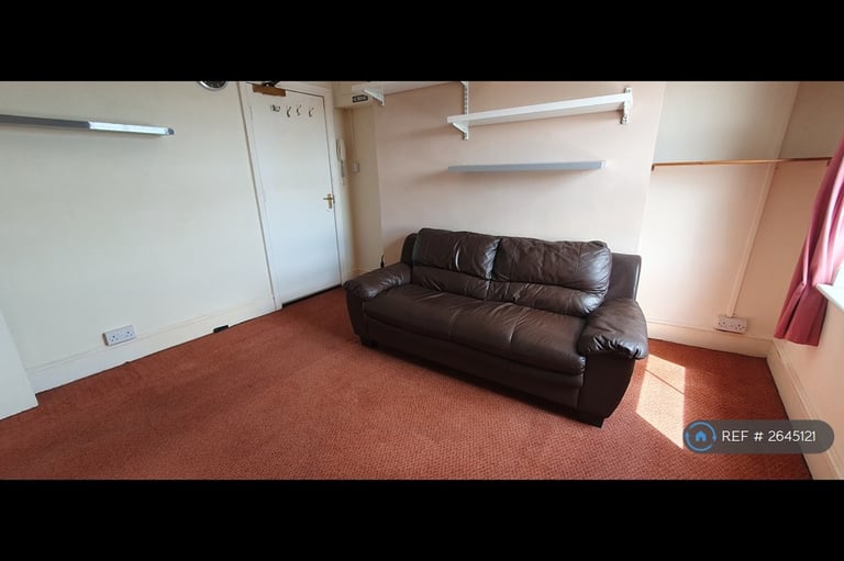 Studio flat in Springfield House, Ilkeston, DE7 (#2645121)