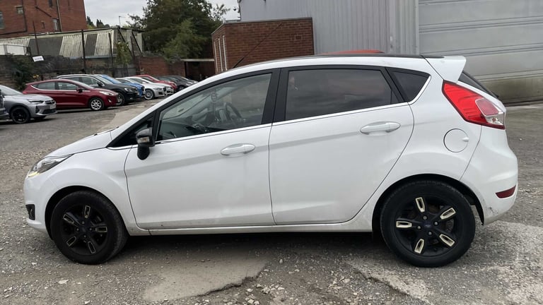 2016 Ford Fiesta 1.0 EcoBoost Zetec White 5dr HATCHBACK PETROL Manual