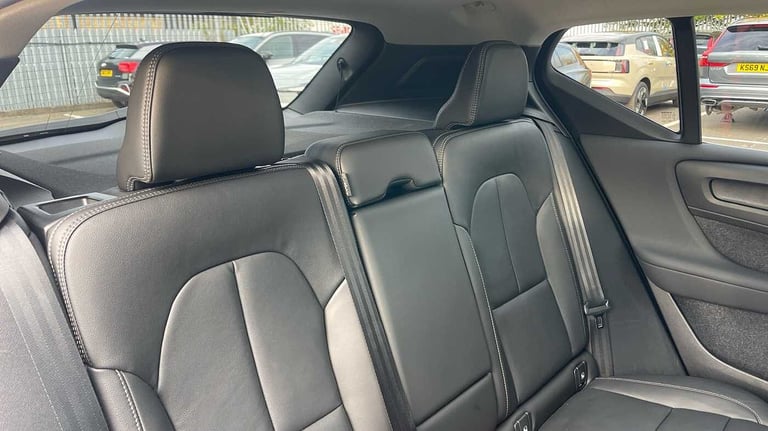 2025 Volvo XC40 2.0 B4P Ultra Dark 5dr Auto SUV Petrol Automatic