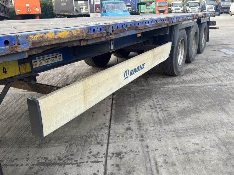 KRONE FLATBED TRI AXLE TRAILER 