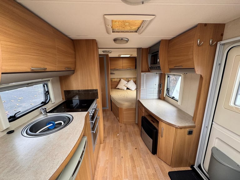 SWIFT COASTLINE 540 SE 2008 MODEL 4 BERTH FIXED BED TOURING CARAVAN