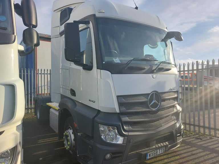 Mercedes-Benz Actros 1842 rare 4x2 stream space low 428k klms NEW STOCK 