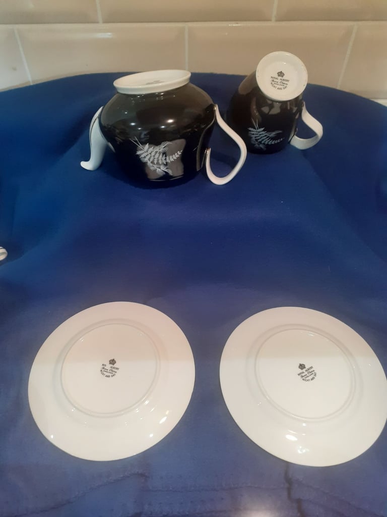 Rare Royal Albert China Night & Day, Teapot, Sugar Bowl, 2 Cups & 2 Saucers & 2 Side Plates 