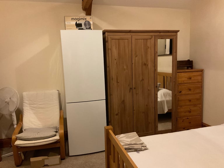 Large furnished double room in Thornbury