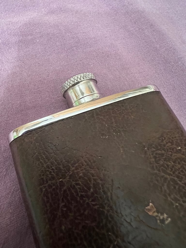 Vintage 5oz Leather Hip Flask – Classic Old Metal & Leather Pocket Flask – Used