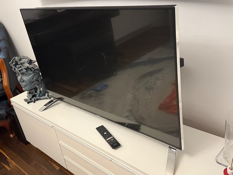 Toshiba 49 inch WiFi Smart LED TV 4K Ultra HD With Freeview Play