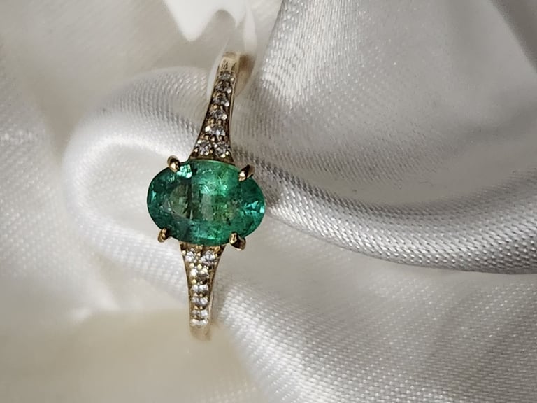 9ct Gold Ring  Size K Emerald Ring 1.00ct Brand new 