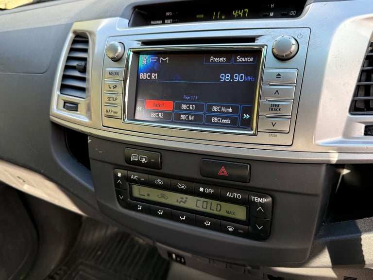 2012 TOYOTA HILUX INVINCIBLE DOUBLE CAB D/C 3.0 D4-D AUTO 4X4 WHITE 