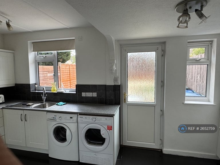 3 bedroom house in Hewitt Avenue, Coventry, CV6 (3 bed) (#2652759)