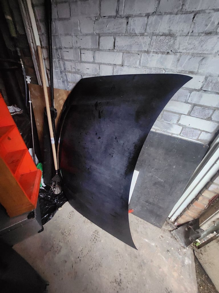 Volkwagen golf 2007 bkack bonnet 