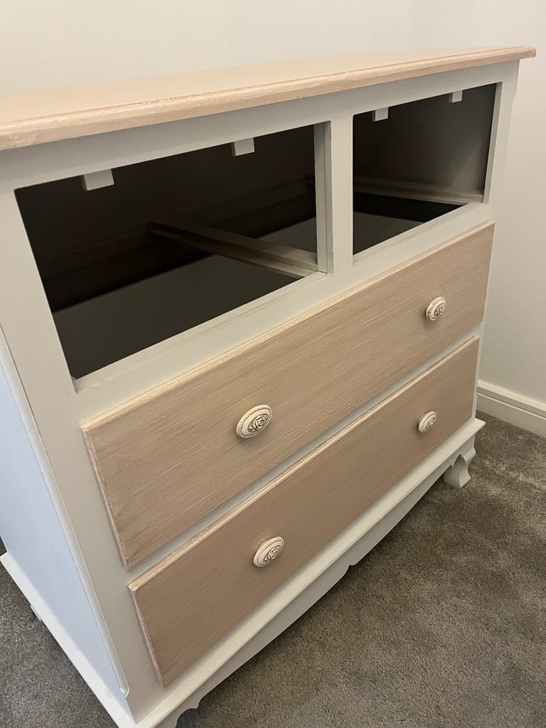 Juliette collection chest of drawers - see description. 