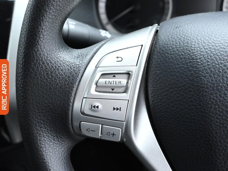 2021 Nissan Navara 2.3 dCi Acenta Pickup Double Cab 4dr Diesel Manual 4WD Euro 6 (s/s) (163 ps Pi...