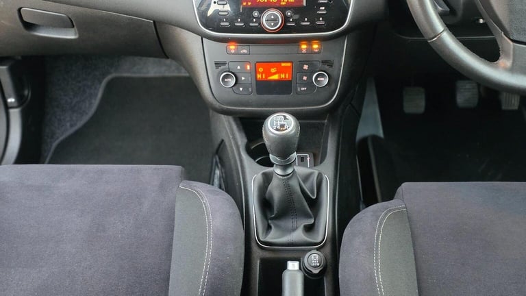 FIAT PUNTO 1.4 Easy Euro 6 (s/s) 5dr 2015