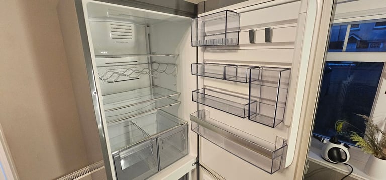 AEG Frost Free Fridge Freezer (60/40)