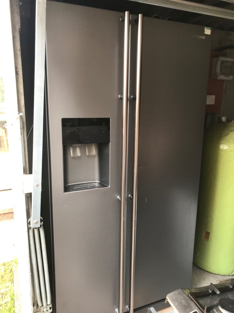 image for Samsung American Style Fridge Freezer with ice dispenser and water filter
