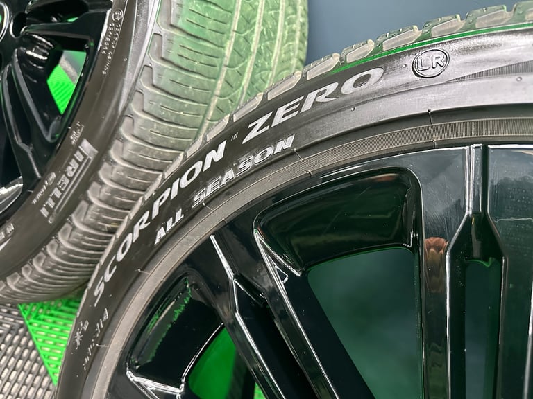 Genuine Range Rover Sport Vogue L460 23" Gloss Black Alloy Wheels Style 1075 & Pirelli’s & TPMS!