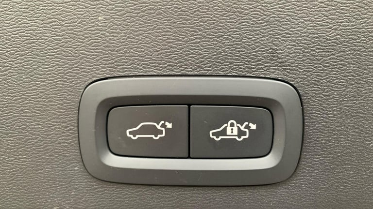 2024 Volvo XC40 2.0 B4 MHEV Plus SUV 5dr Petrol Hybrid DCT Auto Euro 6 (s/s) (197 ps) ESTATE Petr...