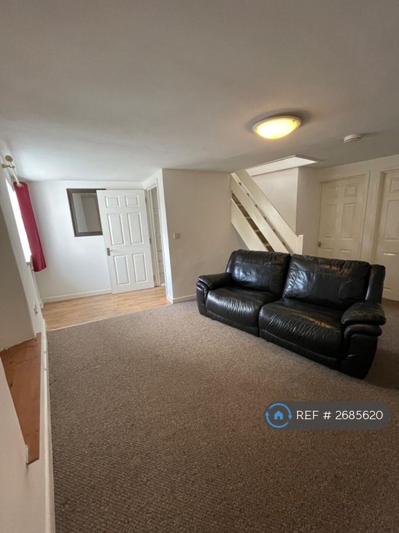 2 bedroom flat in St. Nicholas Street, Bodmin, PL31 (2 bed) (#2685620)