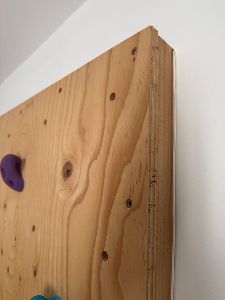 Climbing wall with 22 boulder holds
