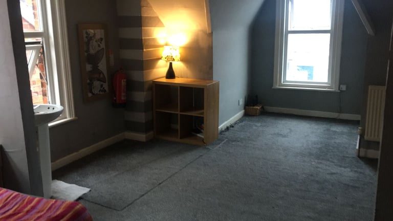 Large double bedroom with its own kitchenette right in Mablethorpe town centre