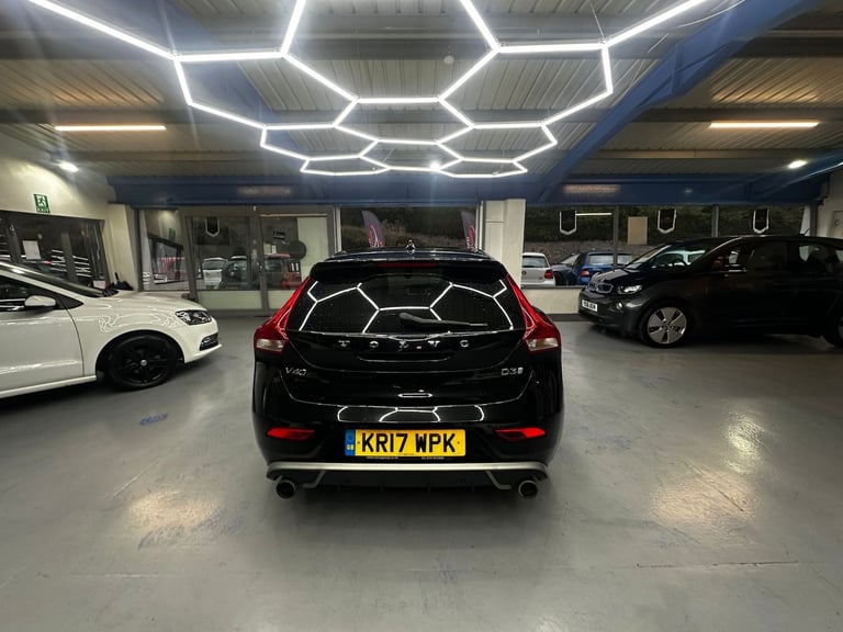 VOLVO V40 2.0 R-Design D3 2017