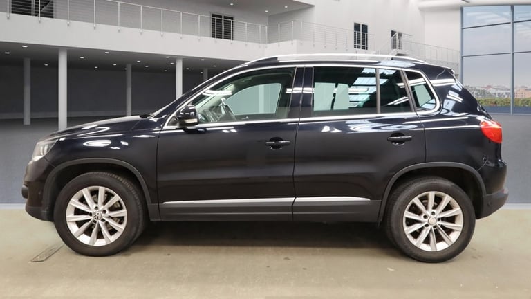 2013 Volkswagen Tiguan 2013 2.0 TDi BlueMotion Tech SE 5dr 4X4  DSG AUTO BLACK SERVICE HISTORY ES...