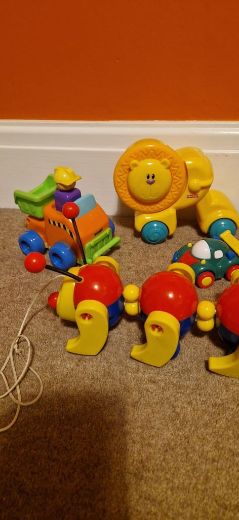 TOY BUNDLE 4. ALL IN EXCELLENT CONDITION.