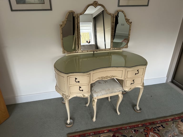 Dressing table