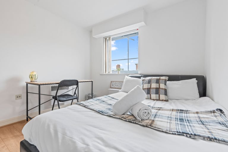 Cosy 2-Bed City Centre Apartment | Fully Furnished | All Bills Included | Canal View