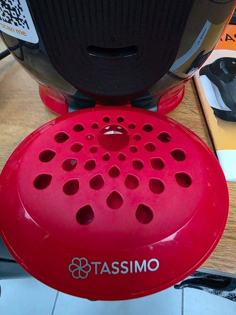 Bosch Tassimo Vivy 2 Red Coffee Pod Machine. Auto Hot Drink Chocolate expresso Latte Barista maker