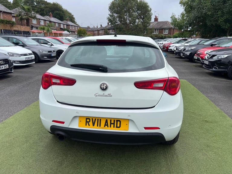 2011 Alfa Romeo Giulietta 1.4 TB MultiAir Lusso Euro 5 (s/s) 5dr HATCHBACK Petrol Manual
