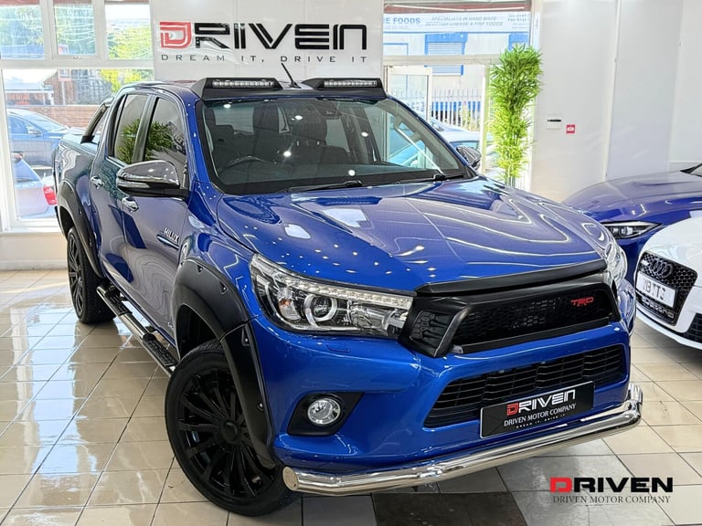 HUGE SPEC! TOYOTA HILUX INVINCIBLE 2.4 D-4D 4WD AUTO + NO VAT + FREE DELIVERY!