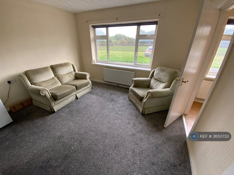 1 bedroom flat in Cumberland Close, Bircotes, Doncaster, DN11 (1 bed) (#2650733)
