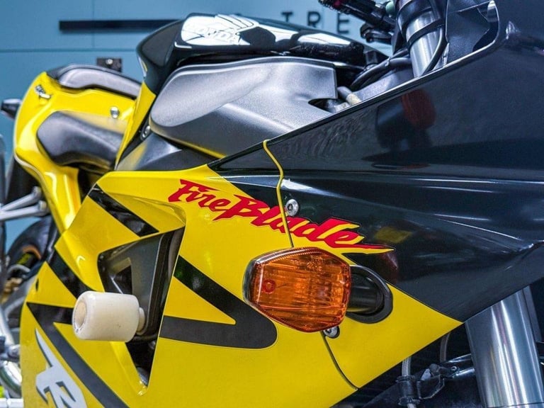 2004 53 HONDA CBR900RR FIREBLADE 954CC - AKRO EXHAUST - COLLECTOR BIKE