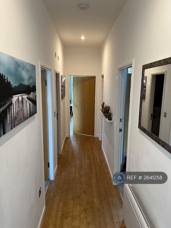 2 bedroom flat in Warwickgate House, Old Trafford, Manchester, M16 (2 bed) (#2641258)