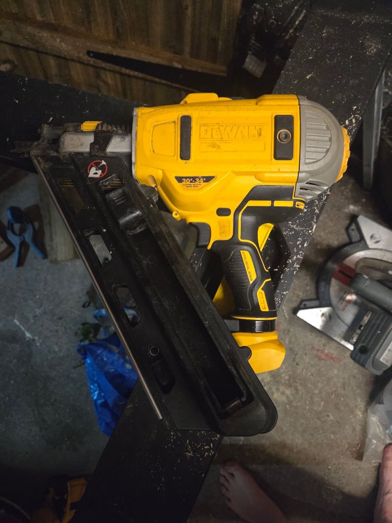 Dewalt 1st fix nail gun