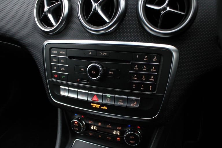 2016 Mercedes-Benz A-Class 1.6 A200 AMG Line (Premium) 7G-DCT Euro 6 (s/s) 5dr HATCHBACK Petrol A...