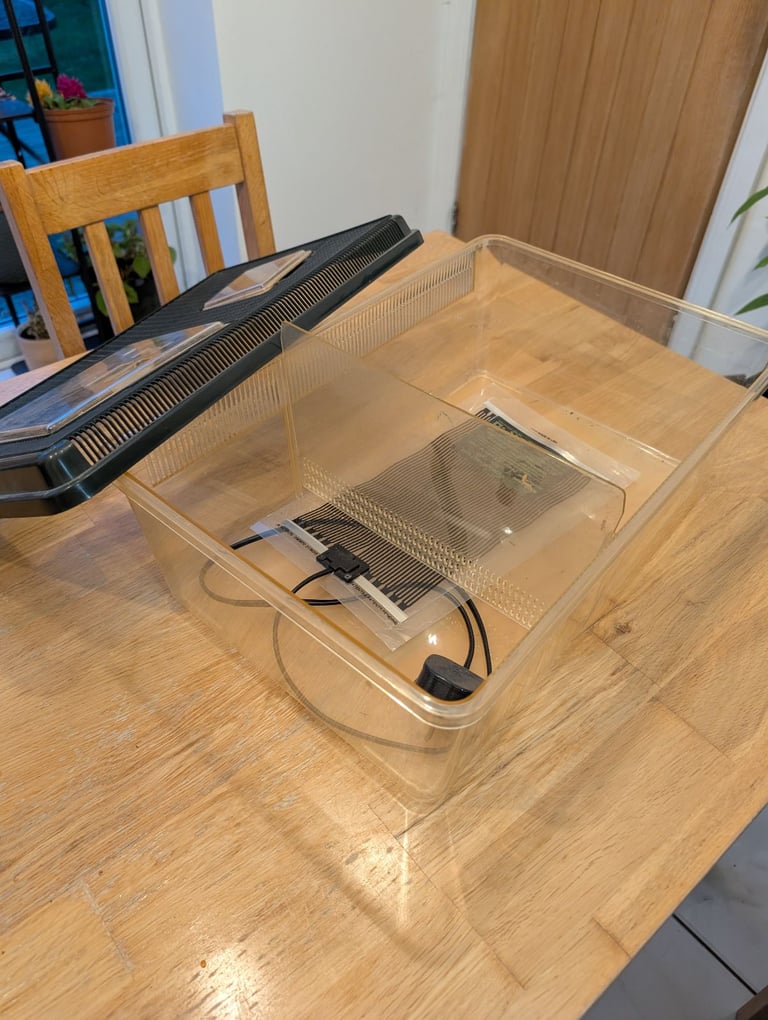 Vavarium tank & heater