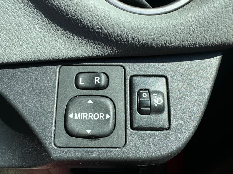 2016 Toyota Yaris 1.33 Dual VVT-i Icon Euro 6 5dr HATCHBACK Petrol Manual