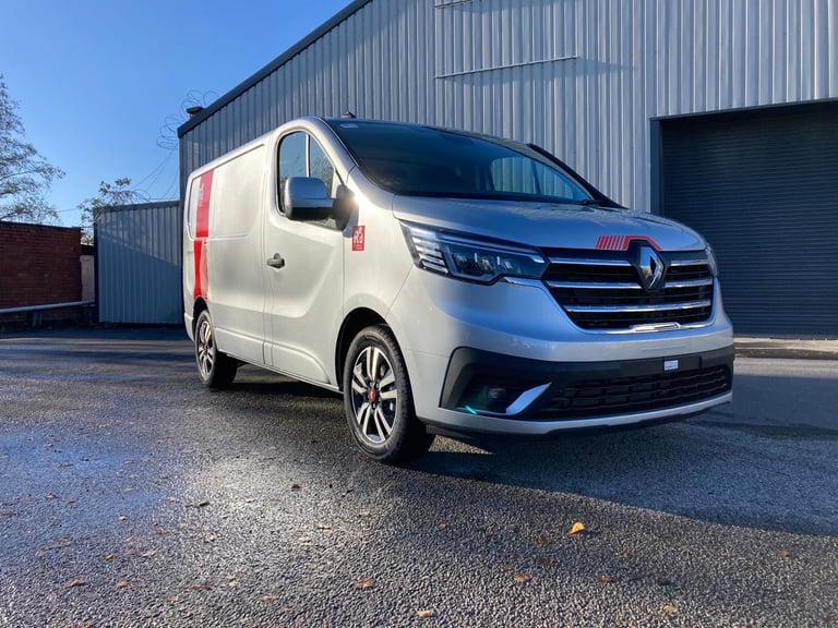 Renault Trafic EXCLUSIVE L1H1 150bhp Panel Van in Silver - £24,997+ Vat